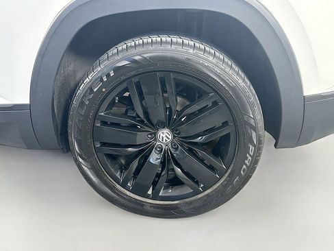 Used 2022 Volkswagen Atlas Cross Sport SE image 33