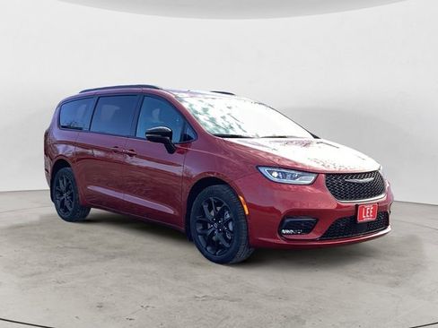 New 2026 Chrysler Pacifica Select image 8