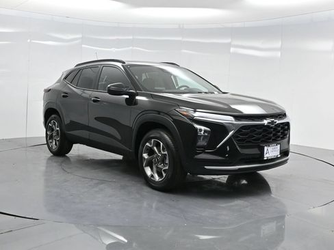 Used 2026 Chevrolet Trax LT w/ Sunroof Package FWD image 48