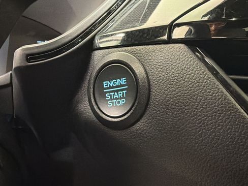 Certified 2025 Ford Escape ST-Line AWD/4WD image 19