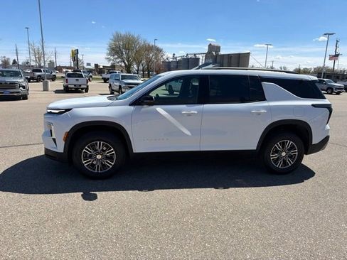 Used 2024 Chevrolet Traverse LT AWD/4WD image 8