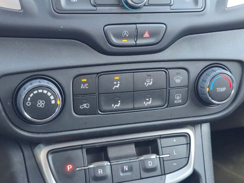 Used 2024 GMC Terrain SLE AWD/4WD image 16