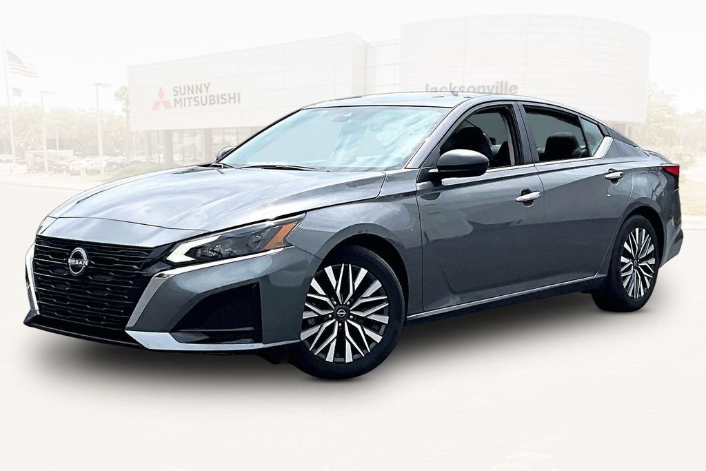 Used 2025 Nissan Altima 2.5 SV FWD image 1