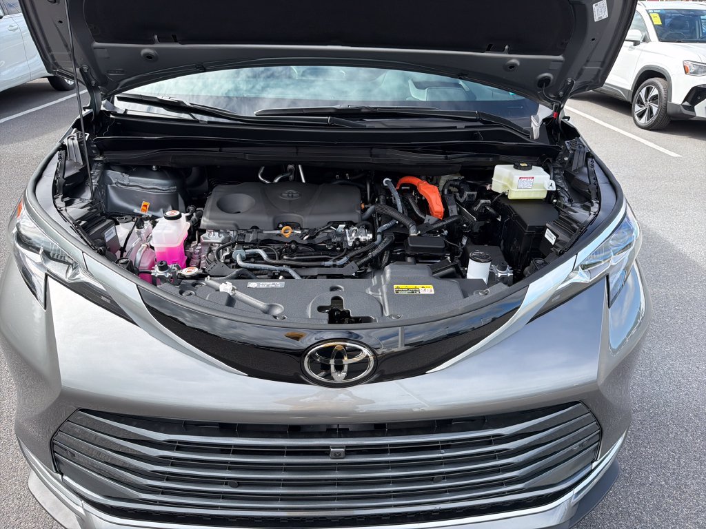 Used 2026 Toyota Sienna Platinum AWD/4WD image 11