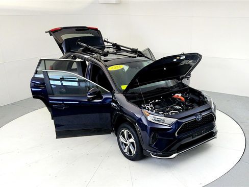 Certified 2021 Toyota RAV4 SE w/ Weather & Moonroof Package image 21