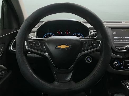 Used 2018 Chevrolet Equinox LS FWD image 17