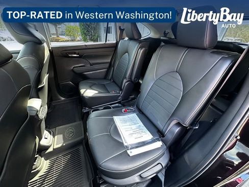 Used 2021 Toyota Highlander XLE AWD/4WD image 15