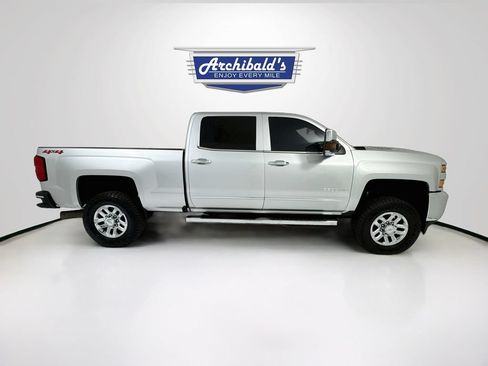Used 2019 Chevrolet Silverado 3500 LTZ AWD/4WD image 9
