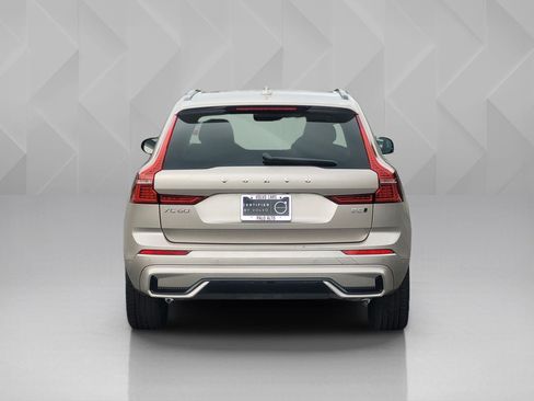 Used 2025 Volvo XC60 B5 Plus AWD/4WD image 7