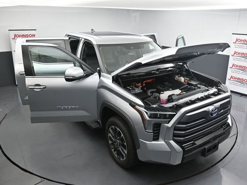 Used 2024 Toyota Tundra Limited AWD/4WD image 43