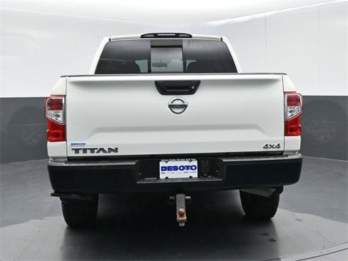 Used 2018 Nissan Titan S image 7
