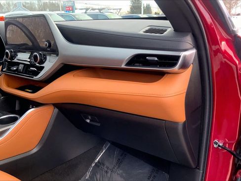 Used 2023 Toyota Highlander Platinum image 19