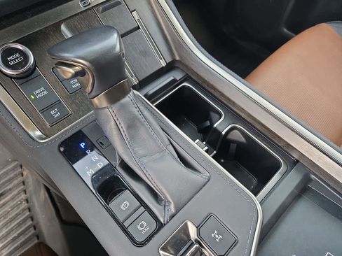 Used 2024 Lexus GX 550 w/ Accessory Package (31) image 32