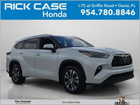 Used 2024 Toyota Highlander XLE AWD/4WD image 1
