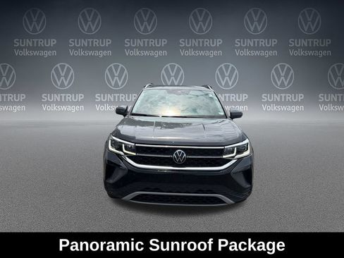Used 2022 Volkswagen Taos SEL w/ Panoramic Sunroof Package AWD/4WD image 10