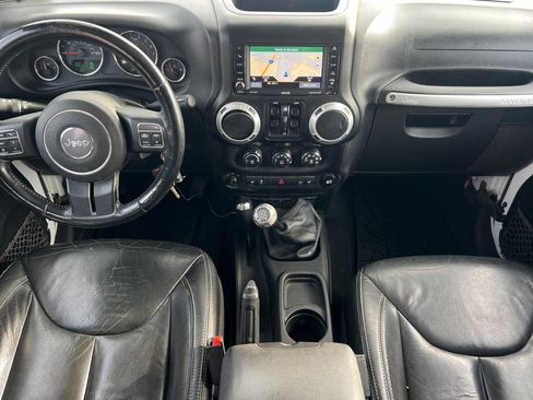 Used 2013 Jeep Wrangler Unlimited Sahara w/ Connectivity Group AWD/4WD image 10