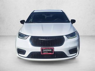 Used 2024 Chrysler Pacifica Limited video 2