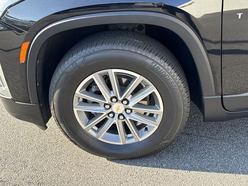 Used 2023 Chevrolet Traverse LT image 14