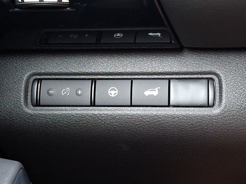 Certified 2025 Nissan Pathfinder SV w/ SV Premium Package AWD/4WD image 25