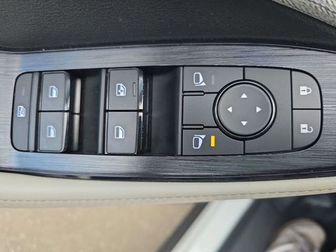 Used 2021 Nissan Rogue SV image 39