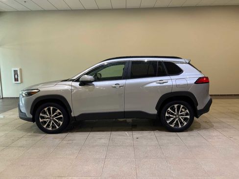 Certified 2023 Toyota Corolla Cross XLE image 3