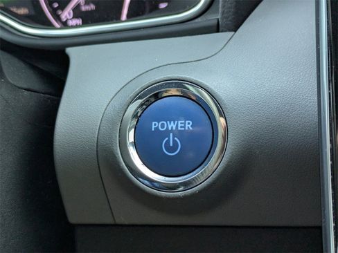 Used 2019 Toyota Avalon Limited image 26