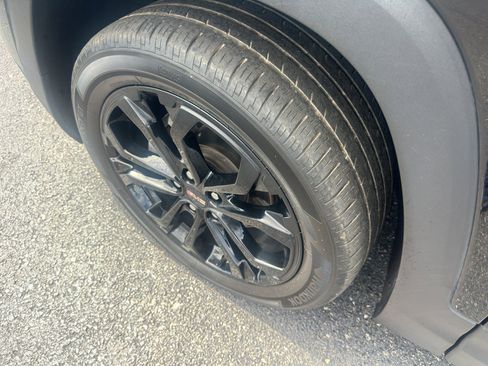 Used 2022 GMC Terrain SLE w/ Driver Convenience Package image 8