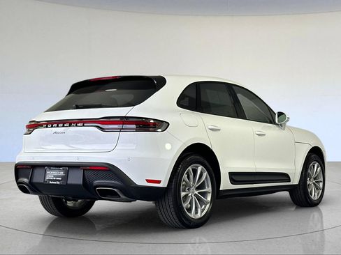 Certified 2026 Porsche Macan AWD/4WD image 8