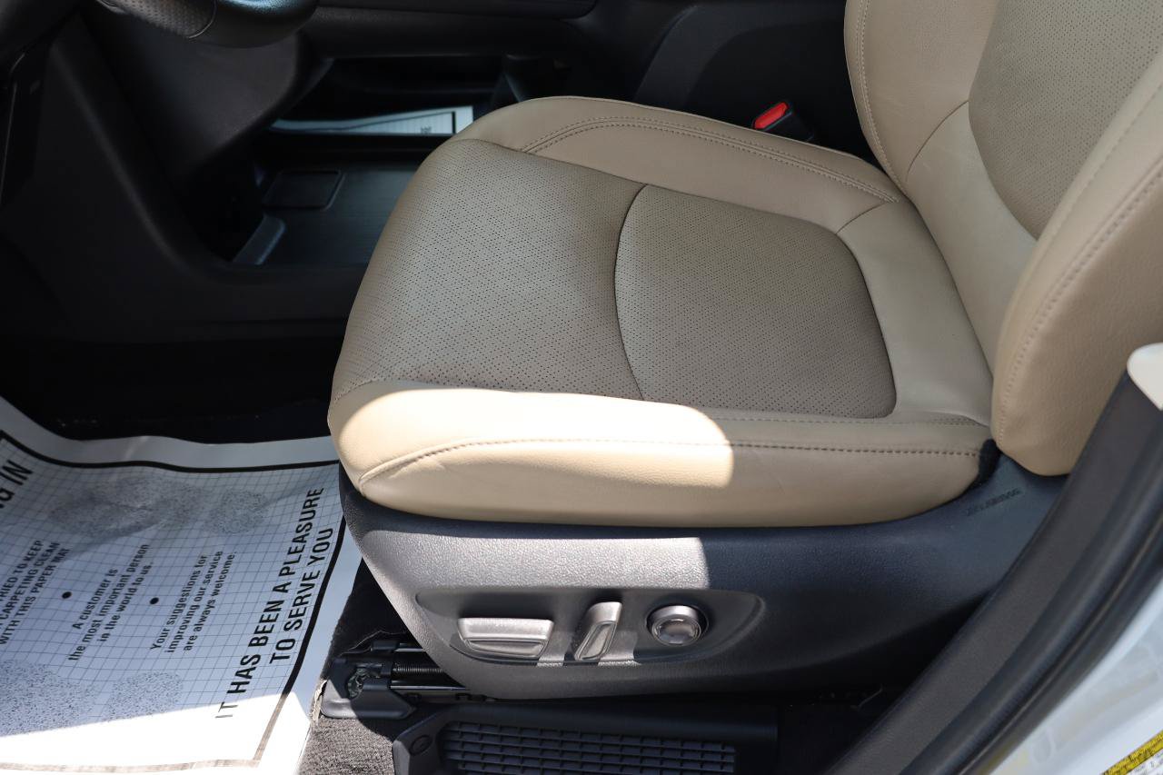 Used 2024 Toyota Sienna Limited FWD image 7