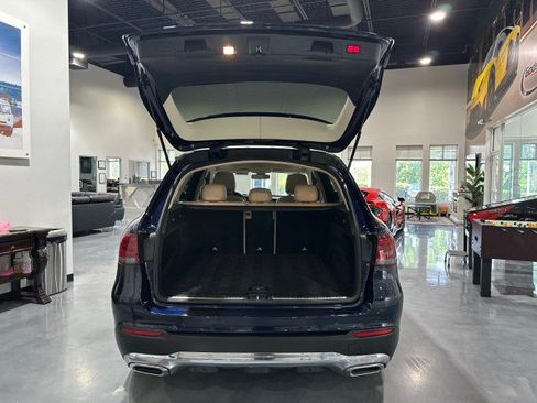 Used 2021 Mercedes-Benz GLC 300 w/ Premium Package image 32