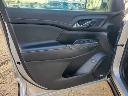 Used 2019 GMC Acadia SLT image 18