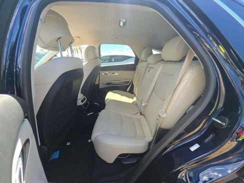 Used 2025 Genesis GV70 2.5T AWD/4WD image 8