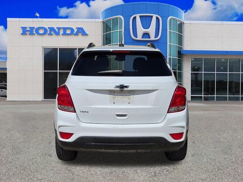 Used 2021 Chevrolet Trax LT w/ Sport Edition FWD image 3