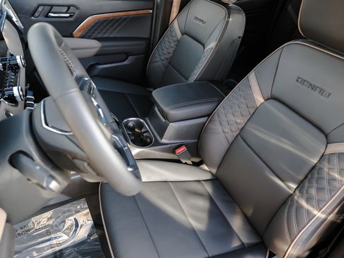 New 2026 GMC Canyon Denali image 12