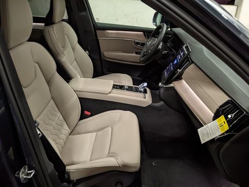 New 2026 Volvo XC90 B6 Plus w/ Protection Package Premier image 22