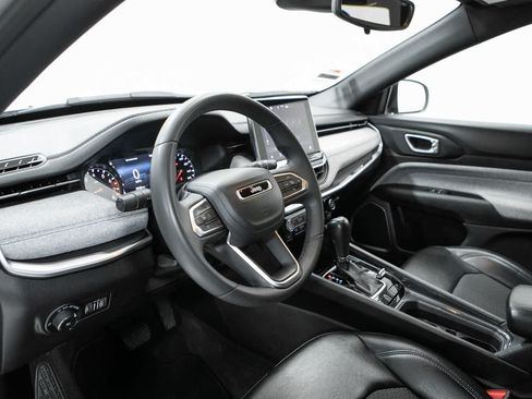 Used 2023 Jeep Compass Latitude AWD/4WD image 4