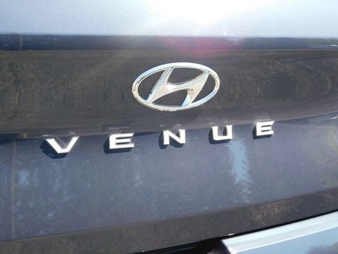 Used 2025 Hyundai Venue Limited FWD image 37