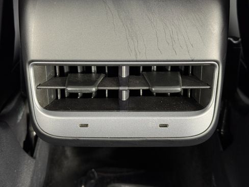 Used 2024 Tesla Model Y Long Range image 34