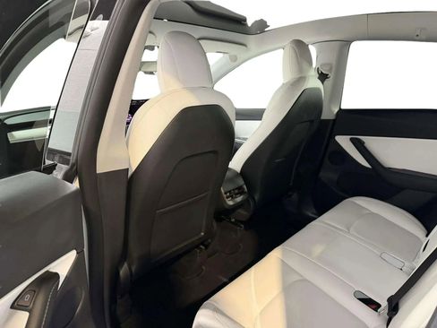 Used 2021 Tesla Model Y Long Range image 14