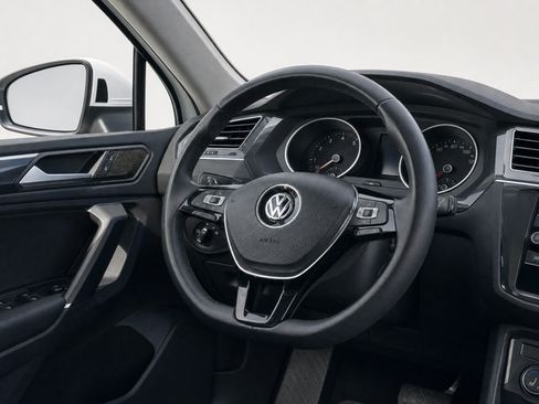 Used 2020 Volkswagen Tiguan SE w/ Panoramic Sunroof Package AWD/4WD image 27