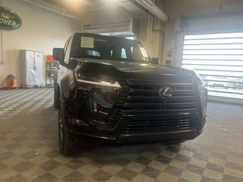 Used 2025 Lexus GX 550 w/ Cold Area Package image 3