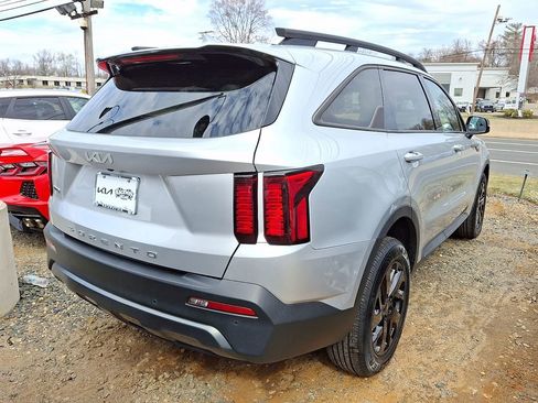 Certified 2022 Kia Sorento S w/ Panoramic Sunroof Package image 4