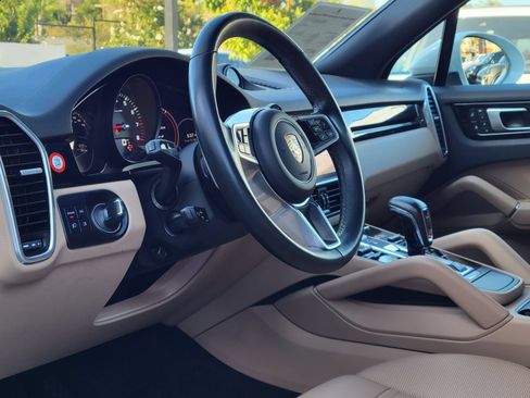 Certified 2022 Porsche Cayenne Platinum Edition AWD/4WD image 4