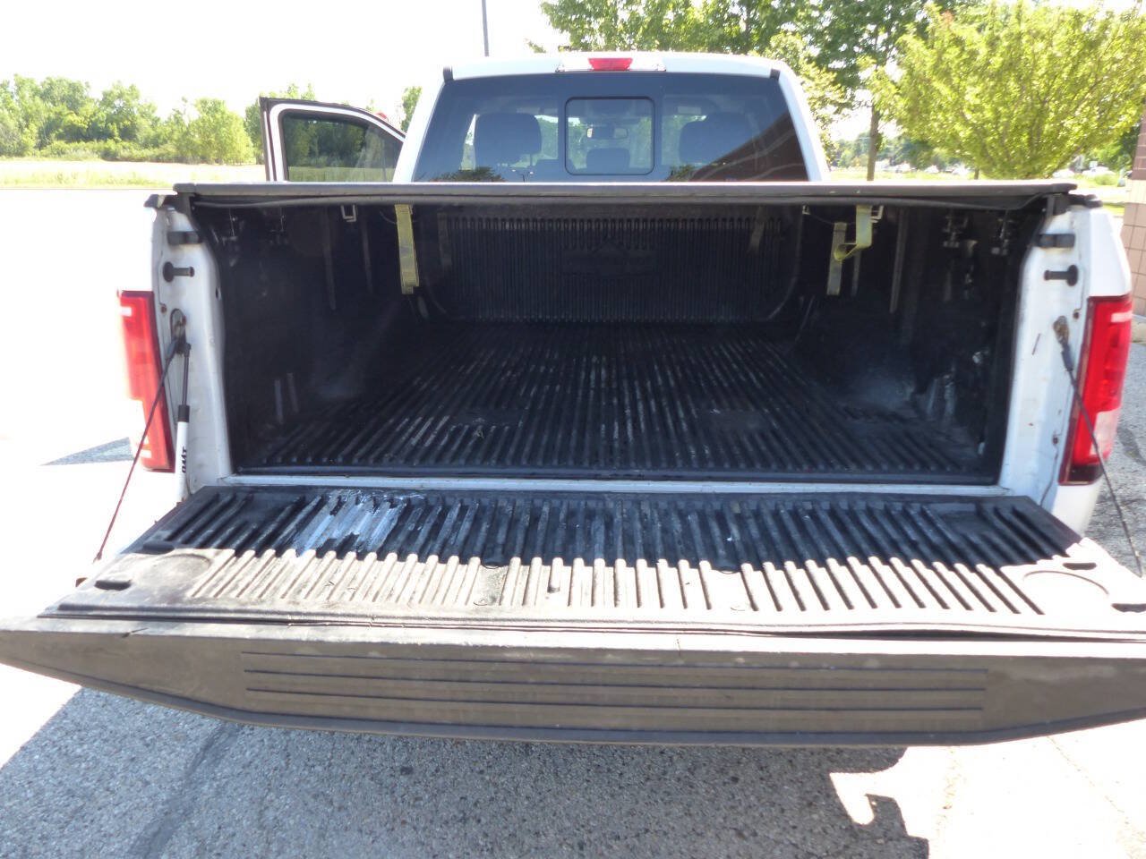 Used 2015 Ford F150 XLT w/ Equipment Group 302A Luxury AWD/4WD image 44