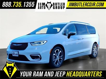 New 2026 Chrysler Pacifica Pinnacle w/ Trailer Tow Group