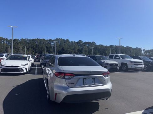 Used 2023 Toyota Corolla LE image 3