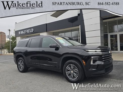 Certified 2025 Chevrolet Traverse LT image 1