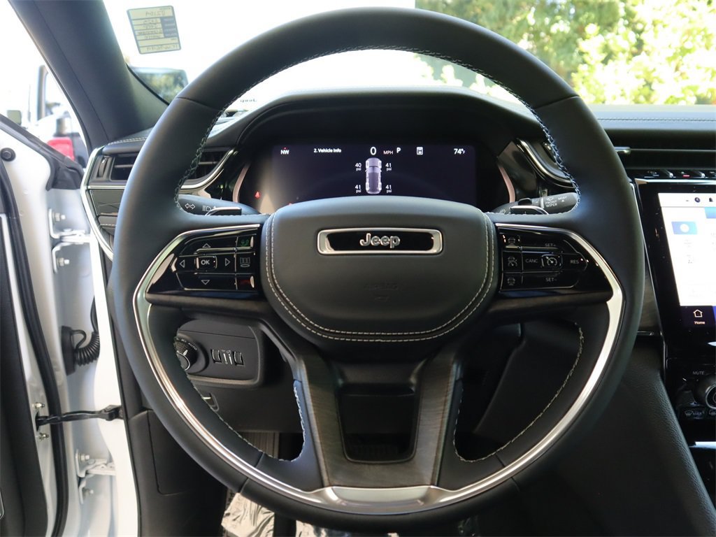 Used 2023 Jeep Grand Cherokee Overland w/ Luxury Tech Group IV RWD image 9