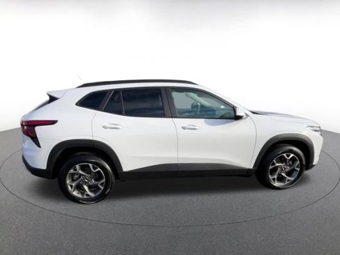 Used 2025 Chevrolet Trax LT image 16