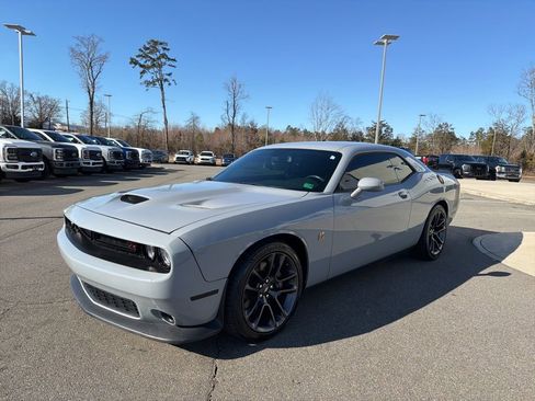 Used 2021 Dodge Challenger R/T Scat Pack w/ Scat Pack Stripe image 7